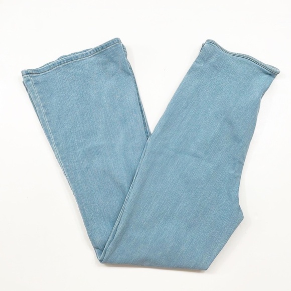 Light wash high rise flare denim jeans - Picture 4 of 5